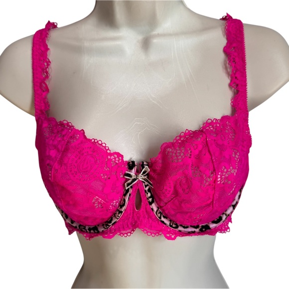 Victoria Secret Women's Bra - Picture 2 of 4